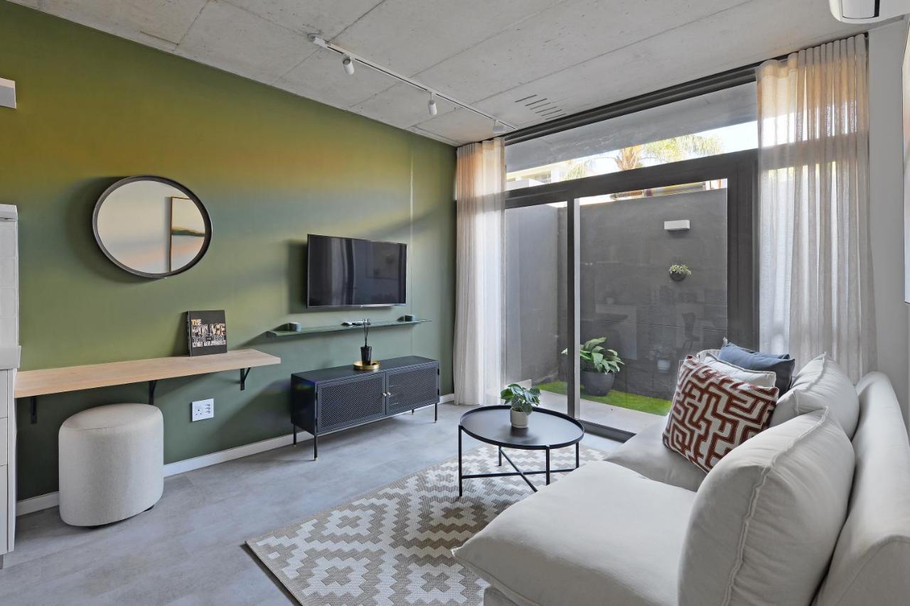 Sixonn By Fluent - Serviced Apartments Cape Town Room photo