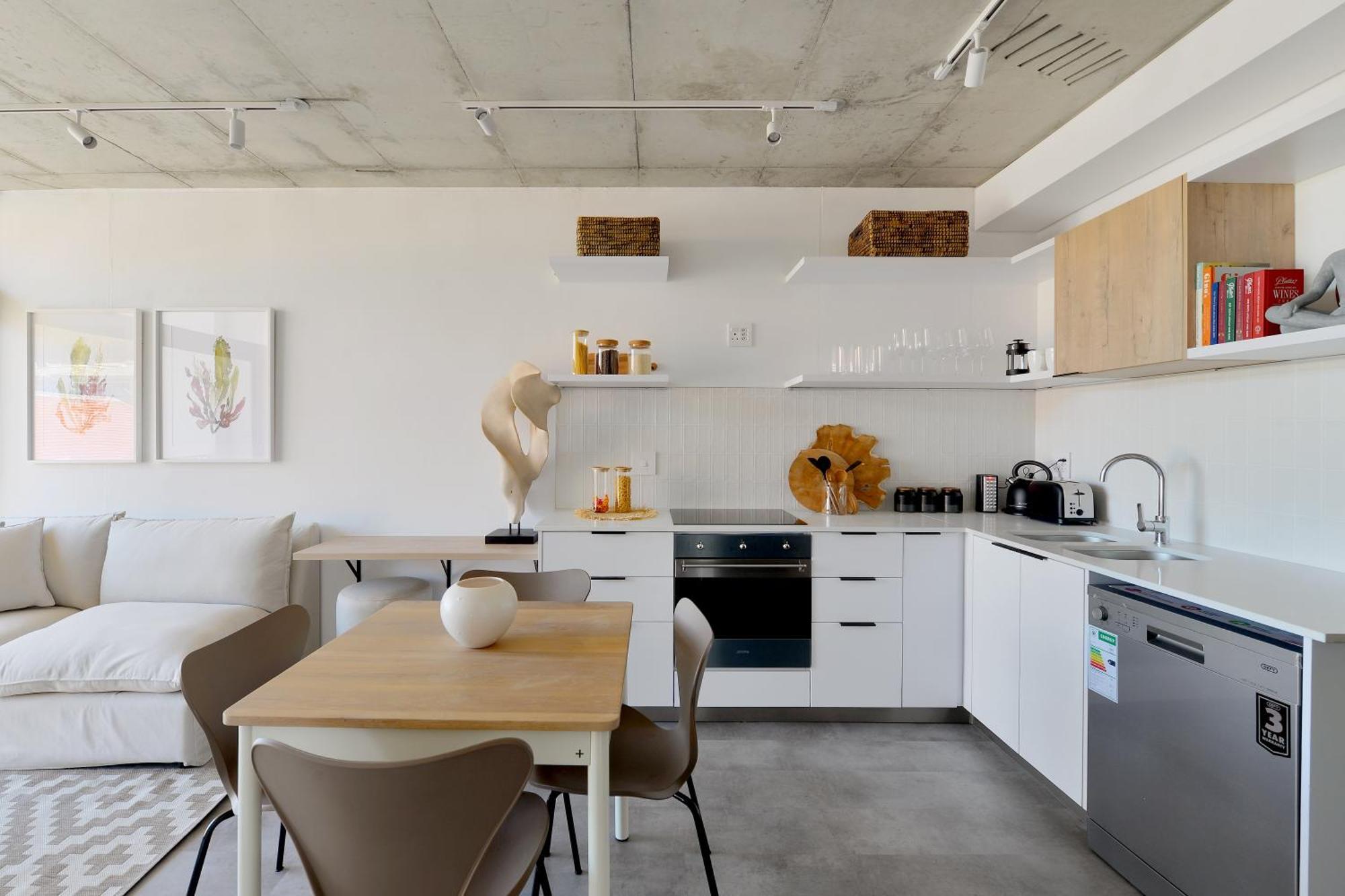 Sixonn By Fluent - Serviced Apartments Cape Town Room photo