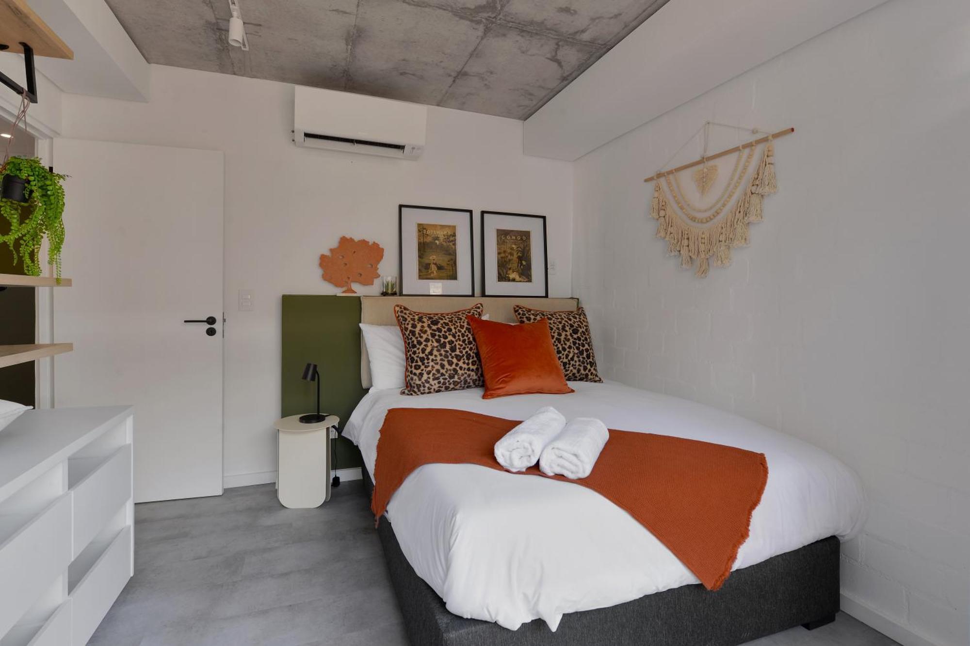 Sixonn By Fluent - Serviced Apartments Cape Town Room photo