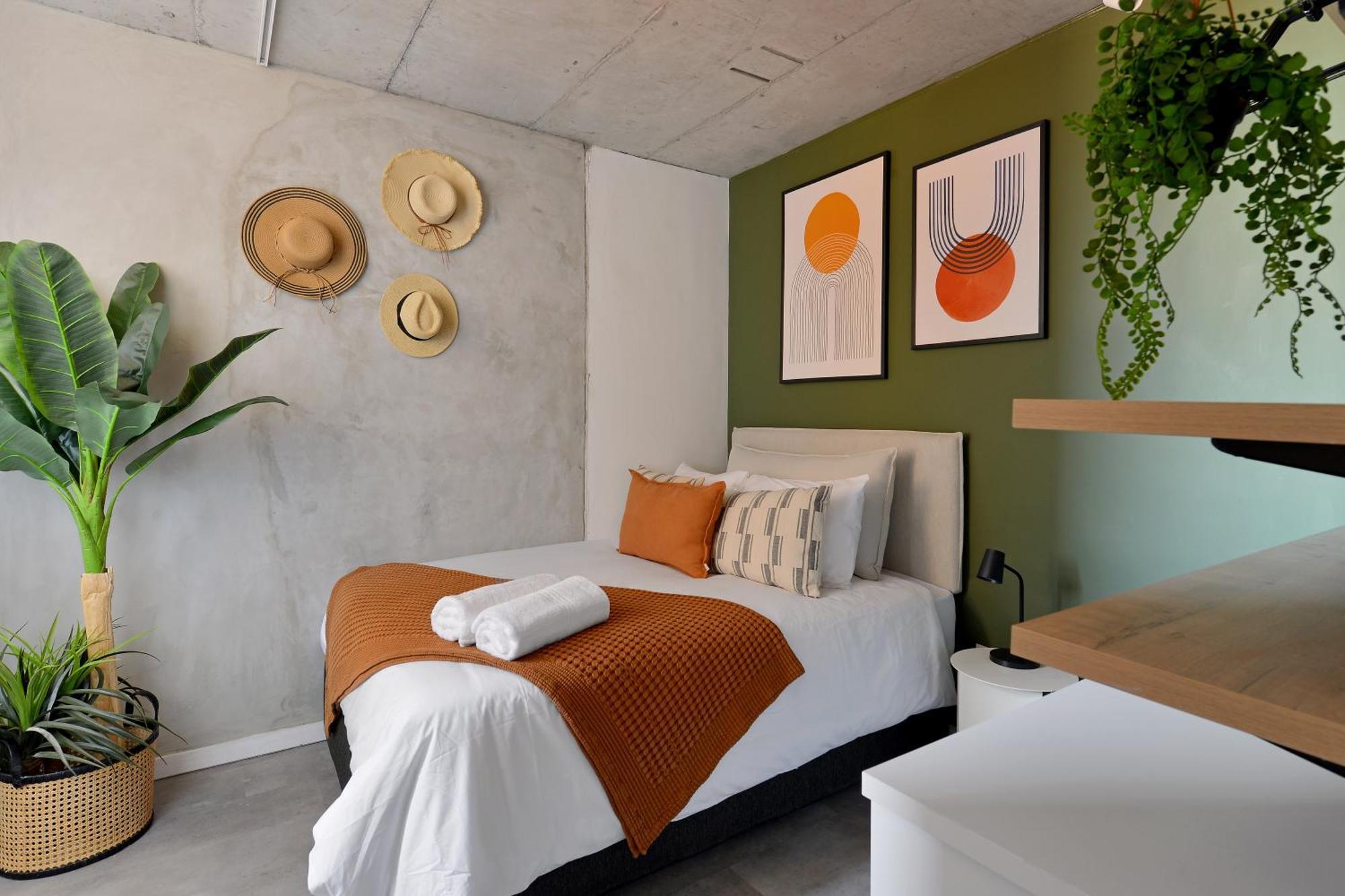 Sixonn By Fluent - Serviced Apartments Cape Town Room photo