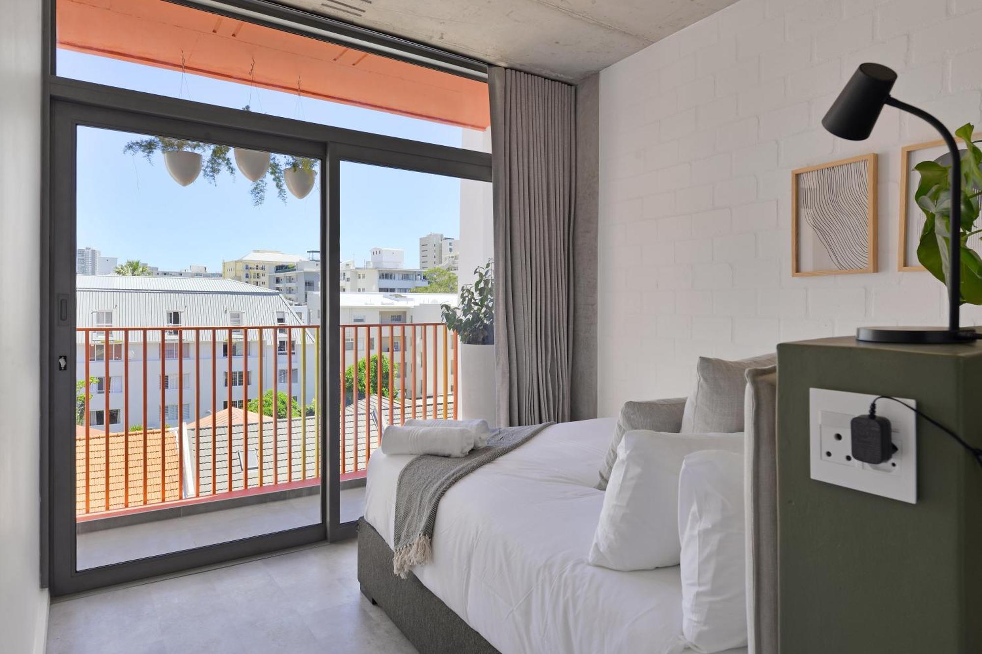Sixonn By Fluent - Serviced Apartments Cape Town Room photo