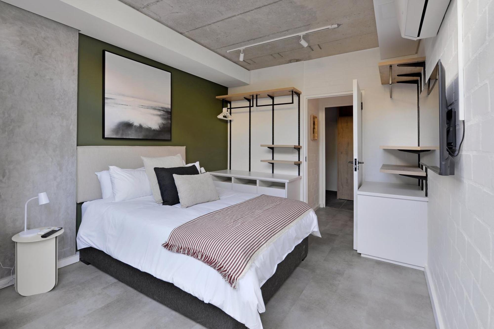 Sixonn By Fluent - Serviced Apartments Cape Town Room photo